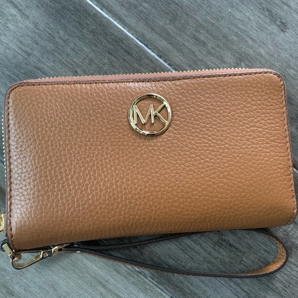 🆕 Michael Kors Fulton Leather Phone Wristlet - Picture 1 of 12